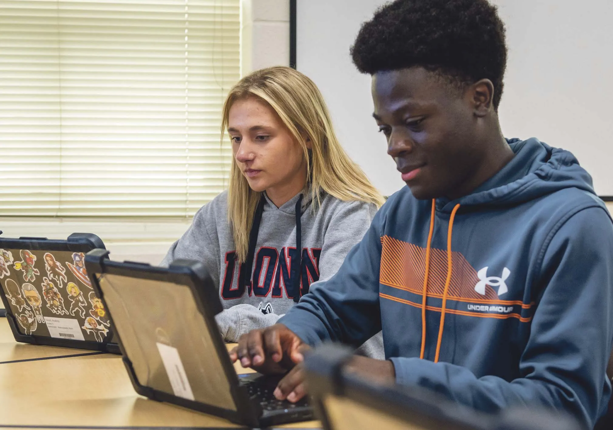 ¡Alarma en las escuelas! ChatGPT y OpenAI bajo la mira: ¿Revolución o amenaza educativa?