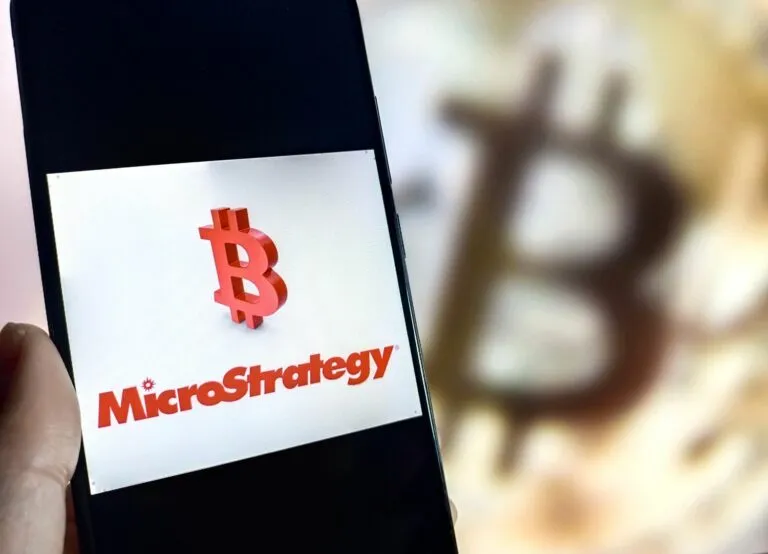 ¡MicroStrategy podría Colapsar si Bitcoin Desciende!